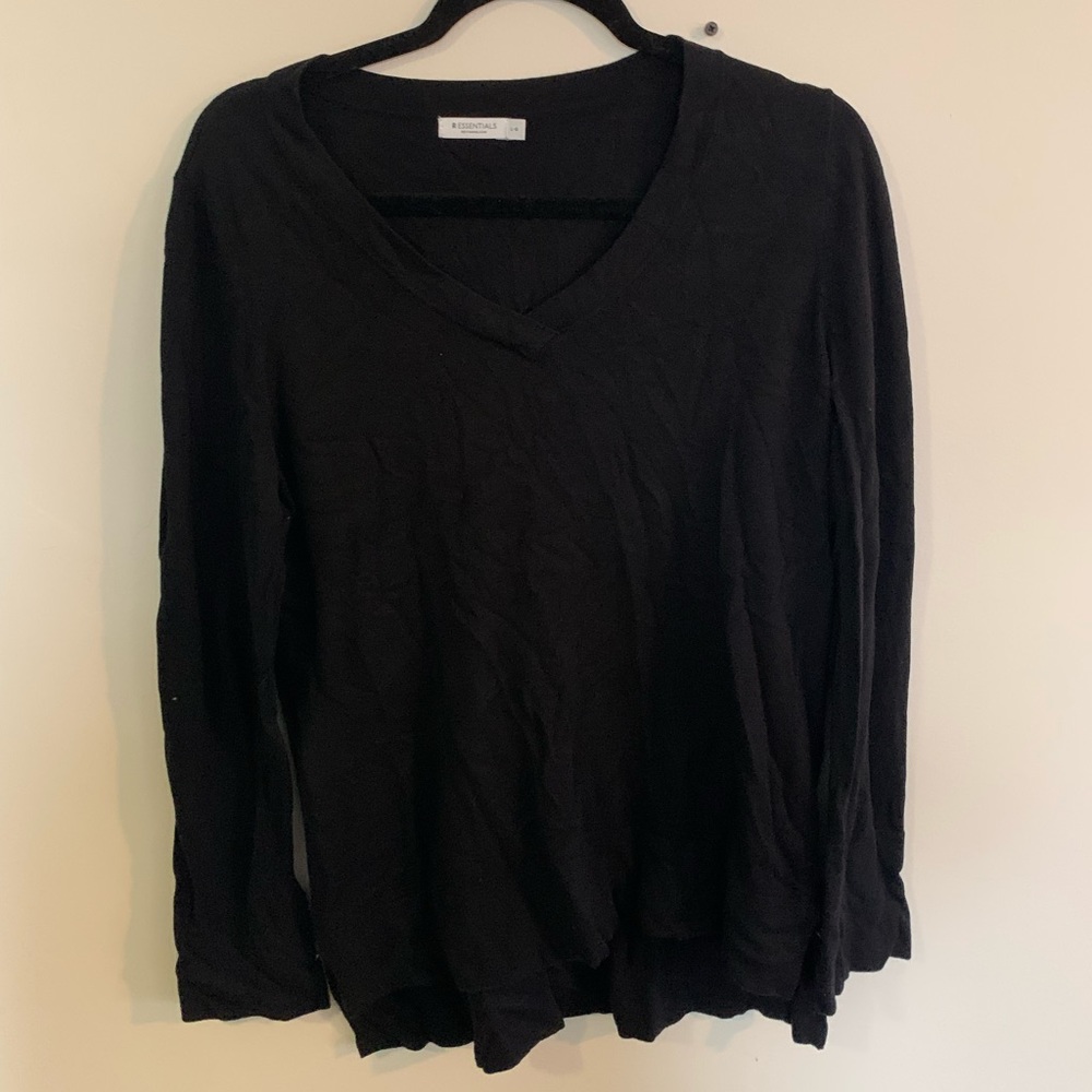 Black v neck long sleeve/light sweater